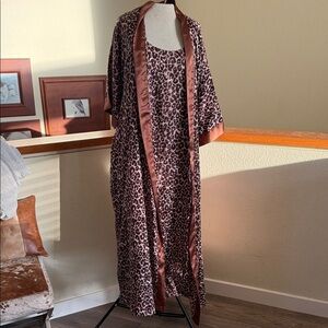 Vintage Leopard Print nightgown and Robe set with Brown Trim size medium